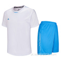 Camisa de futebol em branco preparada para equipes e crianças